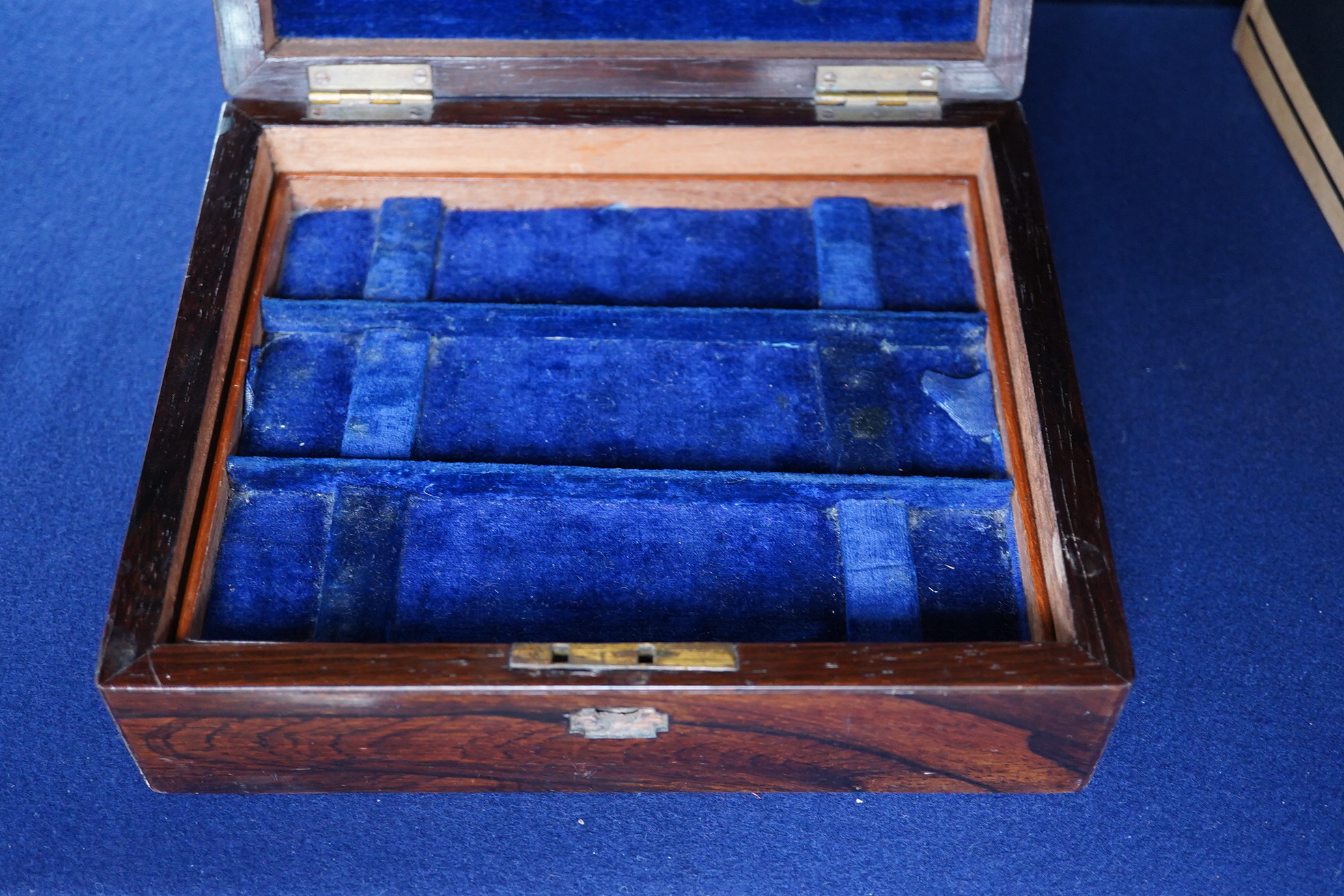 Chinese and Japanese coins, 16th to 20th century, including Chinese cast coins, Ming to Qing dynasty, Japanese Kan’ei Tsuho, in a rosewood box